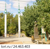 Парк в поселке Пятиморск, Вход в аллею эпохи Александра 1 (2016 год). Редакционное фото, фотограф Людмила Стешенко / Фотобанк Лори