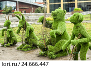 Екатеринбург  . Садово-парковая скульптура "Квартет" у театра Драмы (2014 год). Редакционное фото, фотограф Сергеев Валерий / Фотобанк Лори