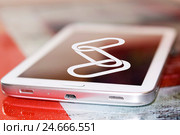 Значок ссылки на экране сотового телефона . Концепция цепной гиперссылки . Стоковое фото, фотограф Сергеев Валерий / Фотобанк Лори