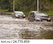 Street after heavy shower. Стоковое фото, фотограф Павел Кулинич / Фотобанк Лори