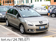 Peugeot 5008 (2014 год). Редакционное фото, фотограф Art Konovalov / Фотобанк Лори