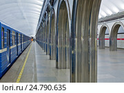 Станция Петербургского метрополитена "Академическая". Центральный зал (2016 год). Редакционное фото, фотограф Александр Тарасенков / Фотобанк Лори