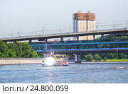 Двухуровневый метромост на Воробьевых горах (2012 год). Редакционное фото, фотограф Алёшина Оксана / Фотобанк Лори