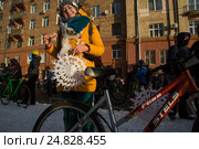 Участники Второго новогоднего Московского велопарада по набережным города Москвы прошел при температуре -25 градусов Цельсия (2017 год). Редакционное фото, фотограф Николай Винокуров / Фотобанк Лори