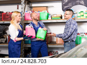 Troubleshooters and superviser at storage. Стоковое фото, фотограф Яков Филимонов / Фотобанк Лори