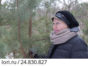 Mature woman in the woods. Стоковое фото, фотограф Валентин Лещименко / Фотобанк Лори