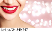 Woman smile closeup against an abstract background with blurred lights. Стоковое фото, фотограф Nobilior / Фотобанк Лори