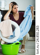 woman with musty towels. Стоковое фото, фотограф Яков Филимонов / Фотобанк Лори