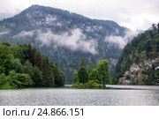 Кёнигсзе (нем. Königssee) — озеро на юго-востоке Баварии, расположенное в районе Берхтесгаден (2015 год). Стоковое фото, фотограф Александр Буценин / Фотобанк Лори