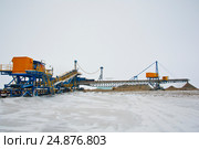 Добыча медной руды. Конвейерный мост. Отвалообразователь. Зима. Spreader. Conveyor belt with an ore. Стоковое фото, фотограф Юлия Врублевская / Фотобанк Лори