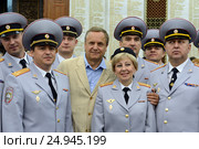 Актёр Андрей Соколов с офицерами полиции (2014 год). Редакционное фото, фотограф Free Wind / Фотобанк Лори