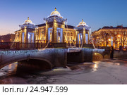 Saint Petersburg Lomonosov Bridge wiht Christmas illumination, Russia (2017 год). Стоковое фото, фотограф Anna P. / Фотобанк Лори