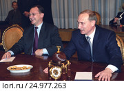 Владимир Владимирович Путин и Сергей Владиленович Кириенко. Редакционное фото, фотограф Борис Кавашкин / Фотобанк Лори