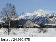 Вулкан Жупановский в природном парке Налычево. Камчатка. Редакционное фото, фотограф Владимир Зыков / Фотобанк Лори