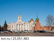 Город Тула. Зимний вид на Тульский кремль и музей самоваров с центральной площади города на фоне голубого неба (2017 год). Редакционное фото, фотограф Игорь Низов / Фотобанк Лори