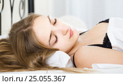 woman lying in bed under sheet with closed eyes. Стоковое фото, фотограф Яков Филимонов / Фотобанк Лори