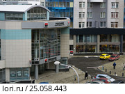 Здание Росбанка на улице Хохрякова в Екатеринбурге (2016 год). Редакционное фото, фотограф Игорь Жиляков / Фотобанк Лори