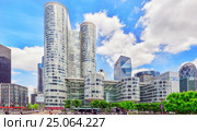 PARIS, FRANCE - JULY 06, 2016 :La Defense, Business Quarter with businessmen in the streets, area of Paris, French financial center with skyscrapers and modern buildings. Редакционное фото, фотограф Vitas / Фотобанк Лори