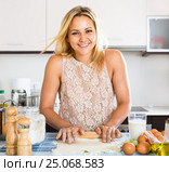 Female working with dough. Стоковое фото, фотограф Яков Филимонов / Фотобанк Лори
