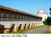 Стена Горицкого монастыря. Переславль-Залесский (2015 год). Редакционное фото, фотограф Александр Щепин / Фотобанк Лори