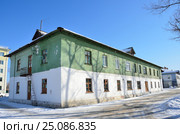 Приморский край, город Арсеньев, старый двухэтажный дом на проспекте Горького зимой. Стоковое фото, фотограф Овчинникова Ирина / Фотобанк Лори