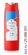 Bottle of shower gel and shampoo Old Spice Cooling (2017 год). Редакционное фото, фотограф Роман Самохин / Фотобанк Лори