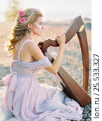 Beautiful woman with harp. Стоковое фото, фотограф Алена Роот / Фотобанк Лори