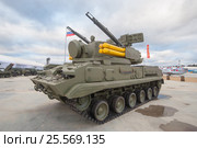 Российский современный пушечно-ракетный комплекс 2К22 «Тунгуска» (SA-19 Grison) в парке "Патриот" (2015 год). Редакционное фото, фотограф Малышев Андрей / Фотобанк Лори