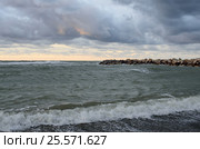 Россия, Краснодарский край, Джубга. На Черном море начинается шторм. Стоковое фото, фотограф Овчинникова Ирина / Фотобанк Лори