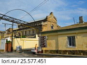 Ремесленная синагога "Егия-Капай". Евпатория. Крым, Россия. Вид со стороны Караимской улицы летом. Стоковое фото, фотограф Овчинникова Ирина / Фотобанк Лори