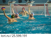 Вратарь Костров Евгений  (1)  в матче Чемпионата России по водному поло Динамо-Москва (белый) - Штурм-2002 (черный) (2016 год). Редакционное фото, фотограф Pukhov K / Фотобанк Лори