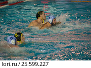 Матч Чемпионата России по водному поло Динамо-Москва (белый) - Штурм-2002 (черный) (2016 год). Редакционное фото, фотограф Pukhov K / Фотобанк Лори