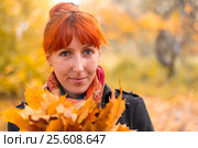 Girl in the autumn forest. Стоковое фото, фотограф Евгений Лосев / Фотобанк Лори