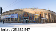 Историческая мозаика на стене стадиона "Енисей" в Красноярске (2013 год). Редакционное фото, фотограф Шичкина Антонина / Фотобанк Лори