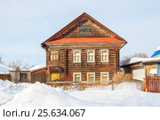 Бревенчатый двухэтажный дом в селе Николо-Погост Нижегородской области (2017 год). Стоковое фото, фотограф Дмитрий Тищенко / Фотобанк Лори