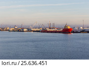 Судно у причала в Port Fourchon (2017 год). Редакционное фото, фотограф Алексей Шматков / Фотобанк Лори