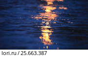 The play of light in dark water. Стоковое видео, видеограф Яна Королёва / Фотобанк Лори