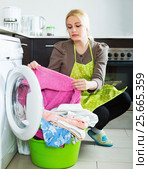 Unhappy housewife with clothes. Стоковое фото, фотограф Яков Филимонов / Фотобанк Лори