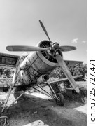 Ретросамолет Ан-2 на заброшенном аэродроме. Редакционное фото, фотограф FotograFF / Фотобанк Лори