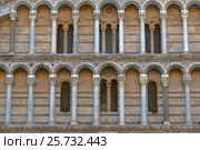 Детали Пизанского собора в честь Успения Пресвятой Девы Марии (Duomo di Santa Maria Assunta). Пиза, Италия (2015 год). Стоковое фото, фотограф Александр Степанов / Фотобанк Лори