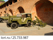 Автомобиль Газ-67Б и миномет в Нижегородском Кремле (2016 год). Редакционное фото, фотограф Денис Ларкин / Фотобанк Лори