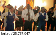 VARADERO, CUBA - DECEMBER 23, 2011: People dancing synchronous. Редакционное видео, видеограф Алексей / Фотобанк Лори