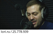 Broadcaster in the studio. Стоковая анимация, аниматор Виктор Аллин / Фотобанк Лори