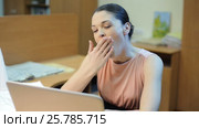 Tired woman at work. Стоковое видео, видеограф Илья Шаматура / Фотобанк Лори