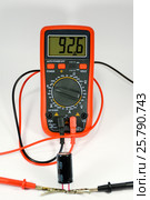 Check the capacitor with a multimeter. Стоковое фото, фотограф Сергей Ляшенко / Фотобанк Лори