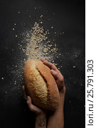 Hands with a bread. Стоковое фото, фотограф Ярослав Данильченко / Фотобанк Лори