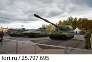 The tanks T-14, T-15, 2S35 Koalitsiya-SV Armata (2015 год). Редакционное фото, фотограф Elena Odareeva / Фотобанк Лори