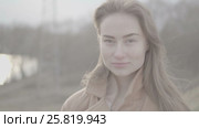 Portrait of Attractive Smiling Caucasian Ethnicity Woman in Urban Environment. Стоковое видео, видеограф Серёга / Фотобанк Лори