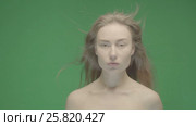 Beauty portrait of woman face on. Стоковое видео, видеограф Серёга / Фотобанк Лори