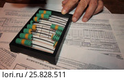 Calculate outstanding payments on old wooden abacus. Стоковое видео, видеограф Ринат Файзуллин / Фотобанк Лори